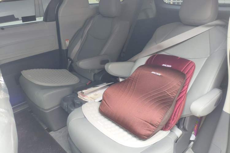 Used Toyota Granvia 2024 2.5L Hybrid Comfort Edition Interior 4