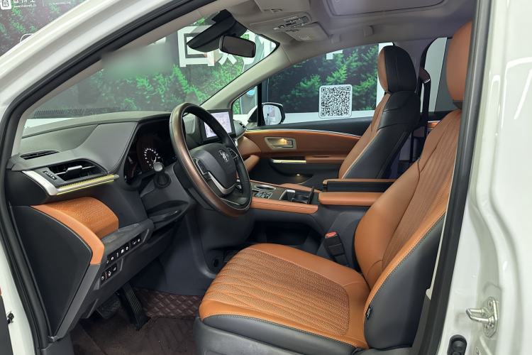 Used Toyota Granvia 2024 2.5L Hybrid Comfort Edition Interior 4