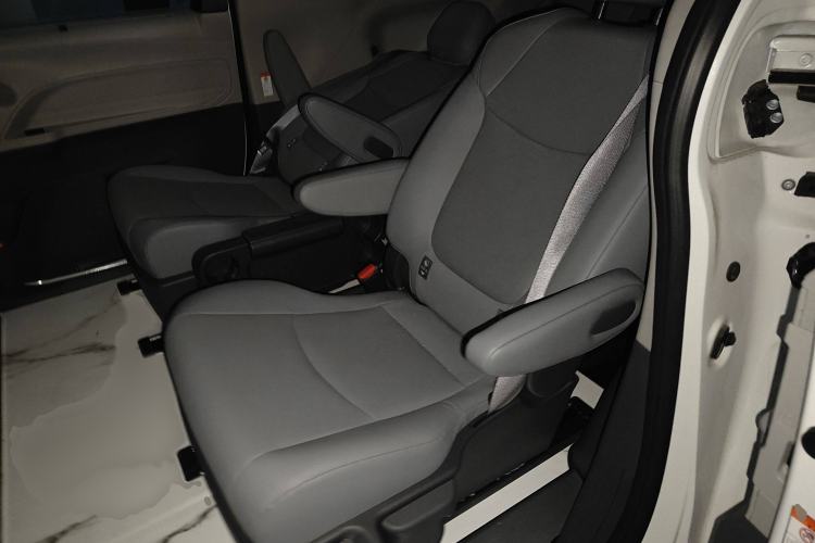 Used Toyota Granvia 2024 2.5L Hybrid Comfort Edition Interior 4