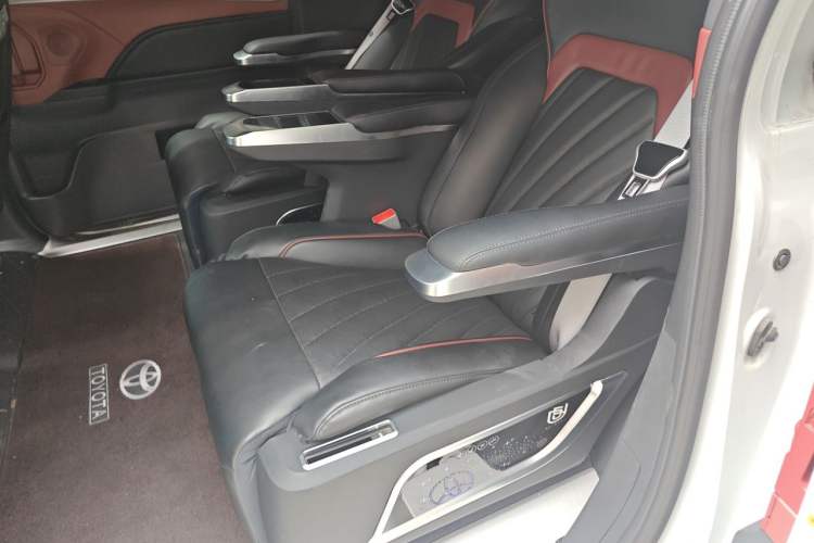 Used Toyota Granvia 2024 2.5L Hybrid Luxury Edition Interior 4