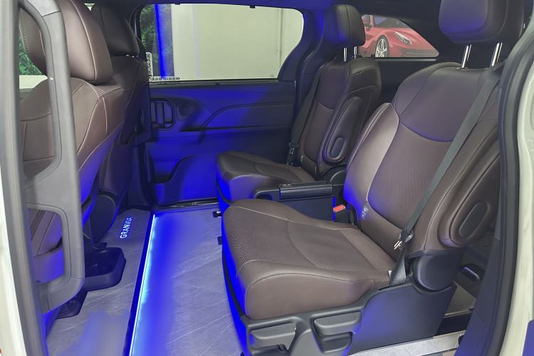 Used Toyota Granvia 2024 2.5L Hybrid Prestige PLUS Four-Wheel Drive Version Interior 4