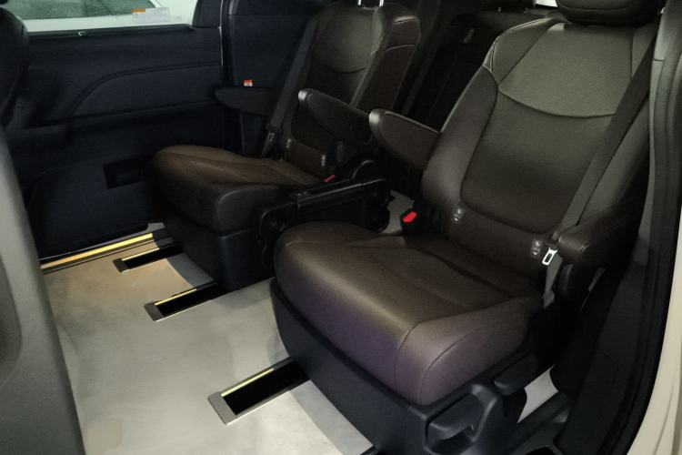 Used Toyota Granvia 2024 2.5L Hybrid Prestige PLUS Four-Wheel Drive Version Interior 4