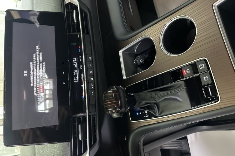 Used Toyota Granvia 2024 2.5L Hybrid Luxury Edition Interior 4