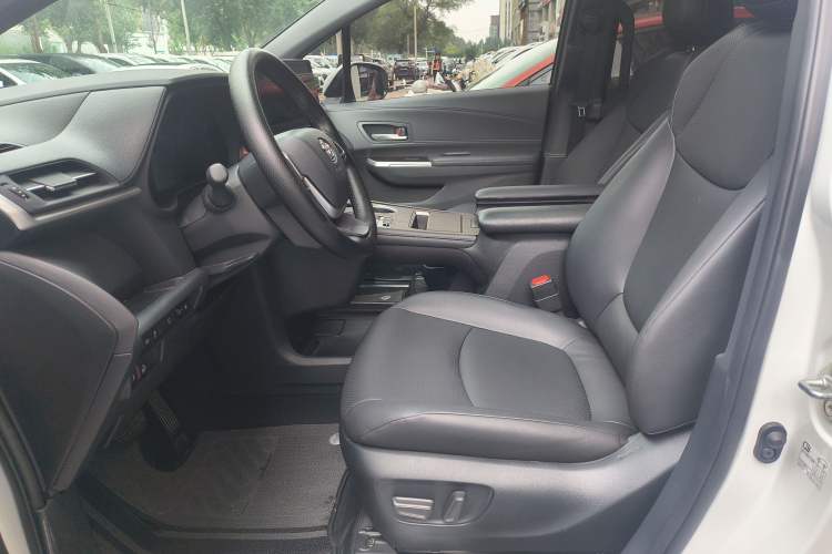 Used Toyota Granvia 2024 2.5L Hybrid Prestige PLUS Four-Wheel Drive Version Interior 4