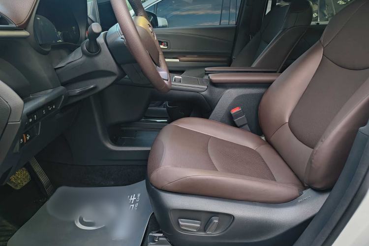 Used Toyota Granvia 2024 2.5L Hybrid Prestige PLUS Four-Wheel Drive Version Interior 4