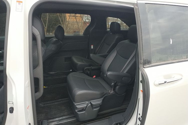 Used Toyota Granvia 2024 2.5L Hybrid Luxury Edition Interior 4