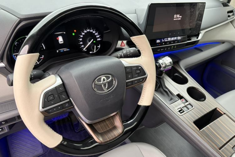 Used Toyota Granvia 2024 2.5L Hybrid Comfort Edition Interior 4