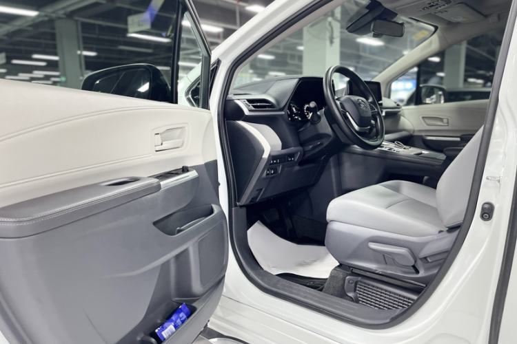 Used Toyota Granvia 2024 2.5L Hybrid Comfort Edition Interior 5