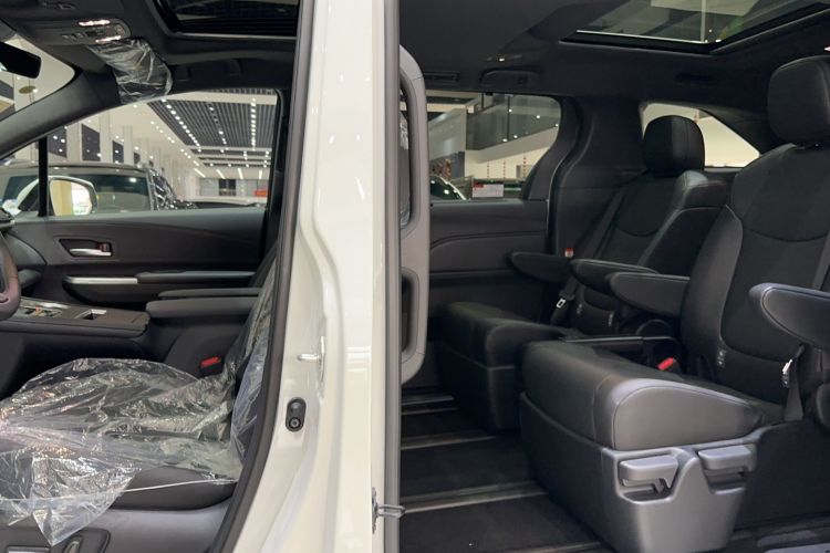 Used Toyota Granvia 2024 2.5L Hybrid Prestige PLUS Edition Interior 5