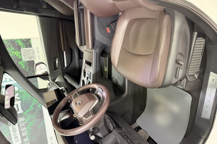 Used Toyota Granvia 2024 2.5L Hybrid Prestige PLUS Four-Wheel Drive Version Interior 5