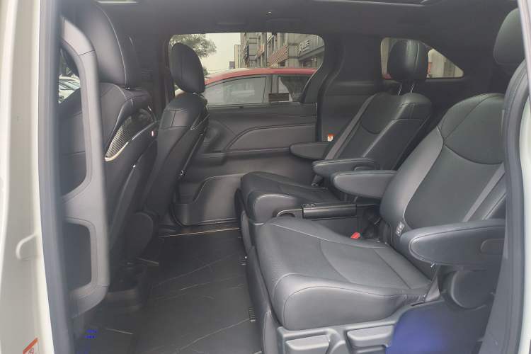 Used Toyota Granvia 2024 2.5L Hybrid Prestige PLUS Four-Wheel Drive Version Interior 5