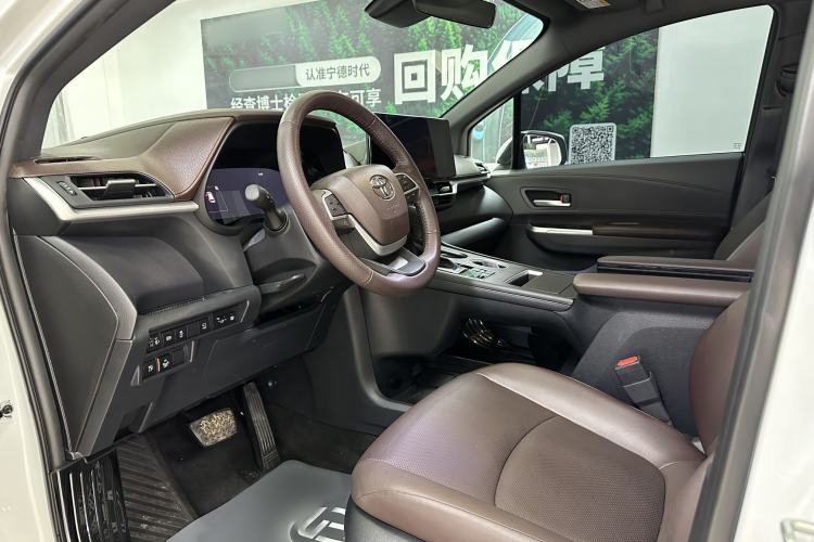 Used Toyota Granvia 2024 2.5L Hybrid Prestige PLUS Four-Wheel Drive Version Interior 5