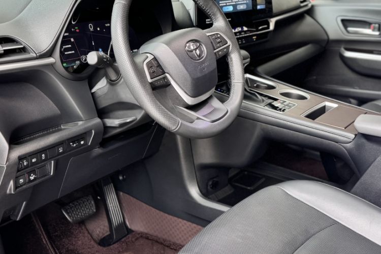 Used Toyota Granvia 2024 2.5L Hybrid Prestige PLUS Edition Interior 5