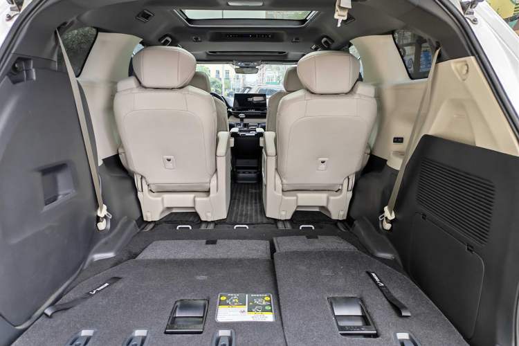 Used Toyota Granvia 2024 2.5L Hybrid Prestige ULTRA Edition Interior 6