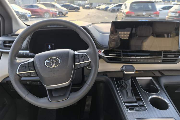 Used Toyota Granvia 2024 2.5L Hybrid Prestige ULTRA Edition Interior 6