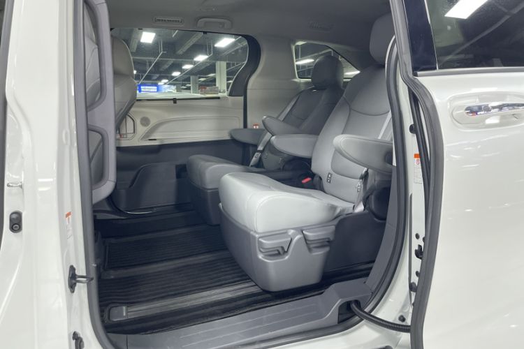 Used Toyota Granvia 2024 2.5L Hybrid Comfort Edition Interior 6