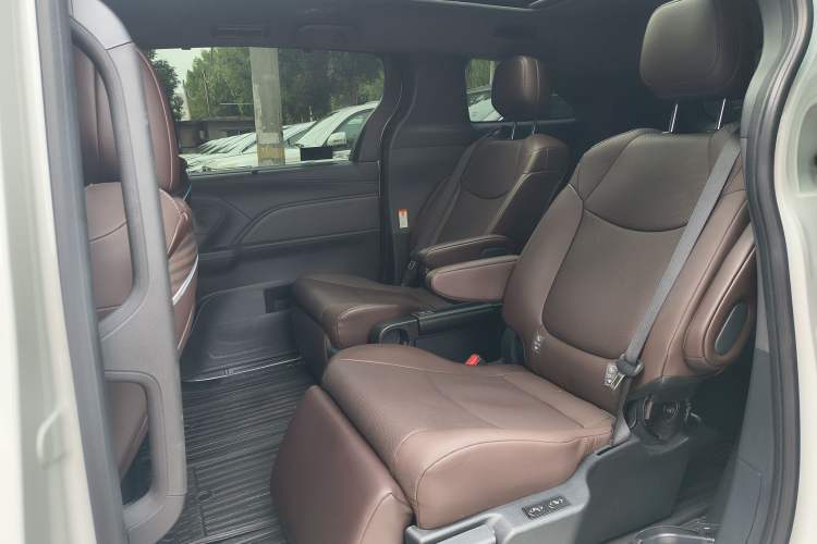 Used Toyota Granvia 2024 2.5L Hybrid Prestige PLUS Four-Wheel Drive Version Interior 6