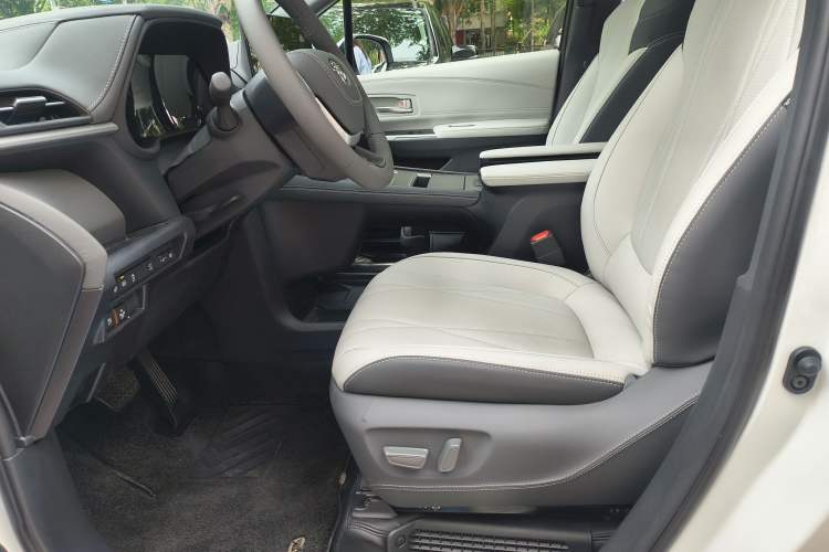 Used Toyota Granvia 2024 2.5L Hybrid Prestige PLUS Four-Wheel Drive Version Interior 6