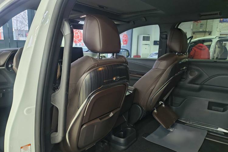 Used Toyota Granvia 2024 2.5L Hybrid Prestige PLUS Four-Wheel Drive Version Interior 6