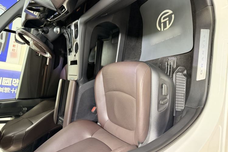 Used Toyota Granvia 2024 2.5L Hybrid Prestige PLUS Four-Wheel Drive Version Interior 6