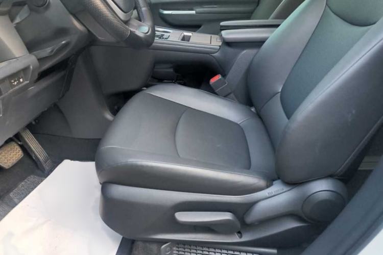 Used Toyota Granvia 2024 2.5L Hybrid Luxury Edition Interior 6