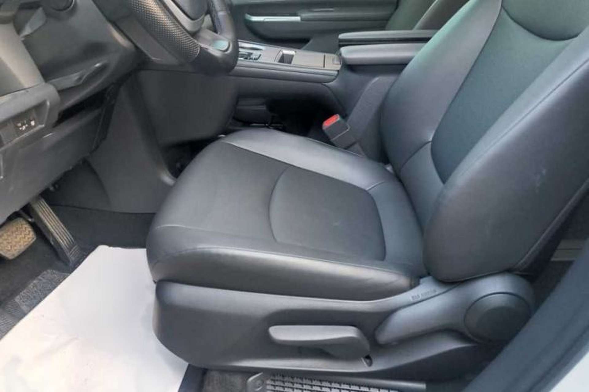 Used Toyota Granvia 2024 2.5L Hybrid Luxury Edition Interior 6