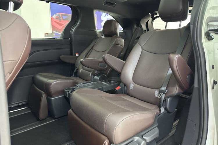 Used Toyota Granvia 2024 2.5L Hybrid Prestige PLUS Four-Wheel Drive Version Interior 6