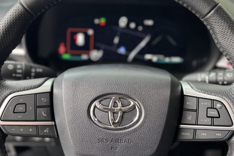 Used Toyota Granvia 2024 2.5L Hybrid Prestige PLUS Edition Interior 6