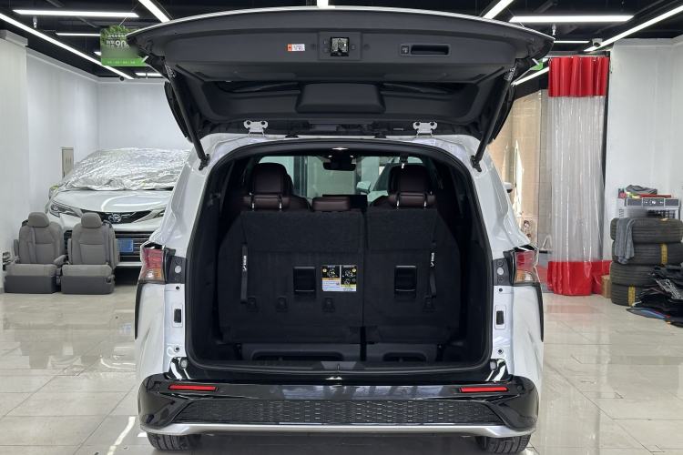 Used Toyota Granvia 2024 2.5L Hybrid Prestige PLUS Four-Wheel Drive Version Interior 6