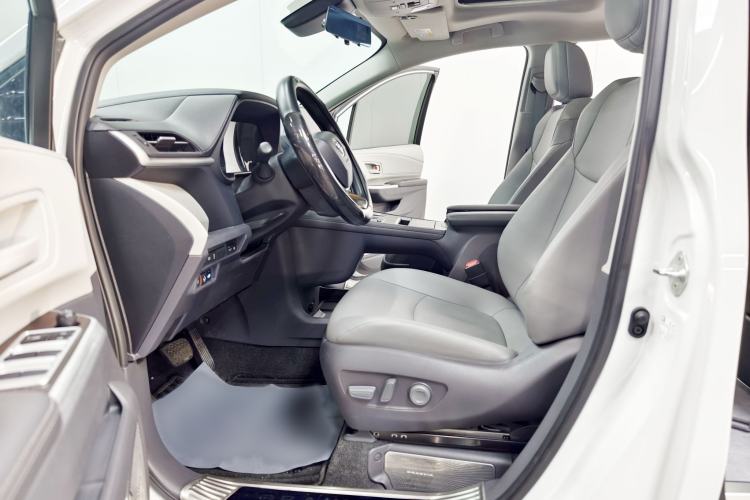 Used Toyota Granvia 2024 2.5L Hybrid Comfort Edition Interior 6