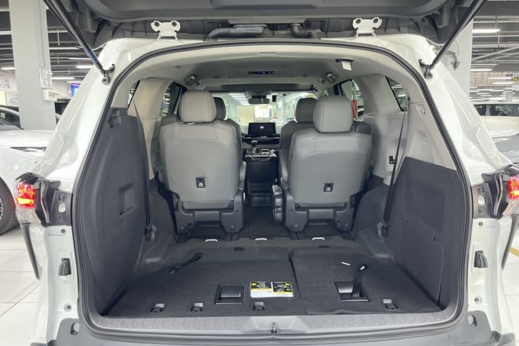 Used Toyota Granvia 2024 2.5L Hybrid Comfort Edition Interior 7