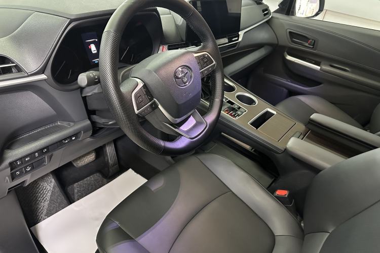 Used Toyota Granvia 2024 2.5L Hybrid Luxury Edition Interior 7