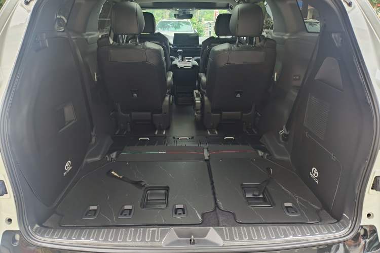 Used Toyota Granvia 2024 2.5L Hybrid Prestige PLUS Four-Wheel Drive Version Interior 7