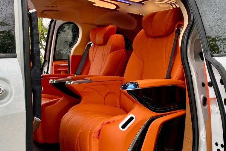 Used Toyota Granvia 2024 2.5L Hybrid Comfort Edition Interior 7