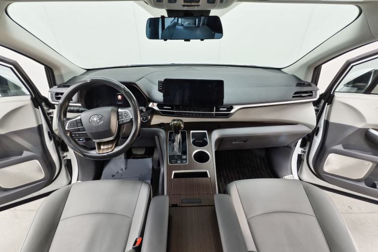 Used Toyota Granvia 2024 2.5L Hybrid Comfort Edition Interior 7