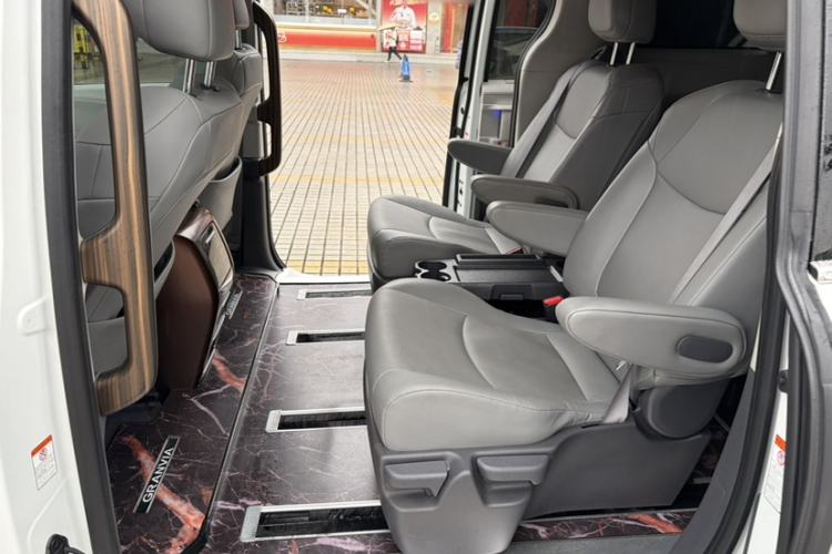 Used Toyota Granvia 2024 2.5L Hybrid Comfort Edition Interior 7