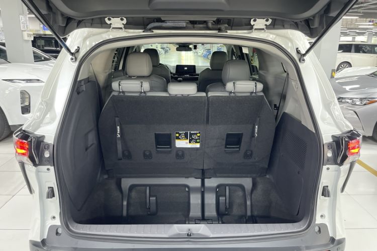 Used Toyota Granvia 2024 2.5L Hybrid Comfort Edition Interior 8