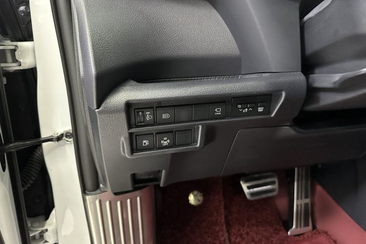 Used Toyota Granvia 2024 2.5L Hybrid Prestige PLUS Four-Wheel Drive Version Interior 8