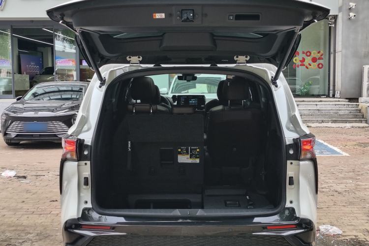 Used Toyota Granvia 2024 2.5L Hybrid Prestige PLUS Four-Wheel Drive Version Interior 8