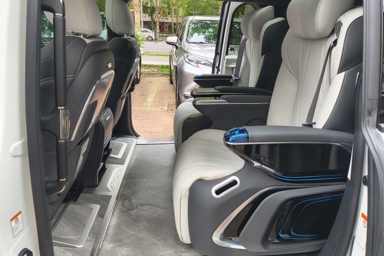 Used Toyota Granvia 2024 2.5L Hybrid Prestige PLUS Four-Wheel Drive Version Interior 8
