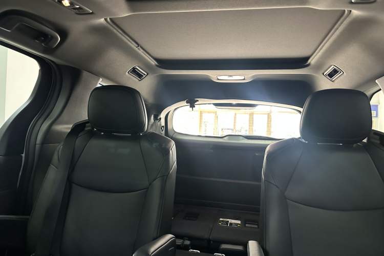 Used Toyota Granvia 2024 2.5L Hybrid Luxury Edition Interior 8