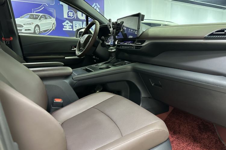 Used Toyota Granvia 2024 2.5L Hybrid Prestige PLUS Four-Wheel Drive Version Interior 9