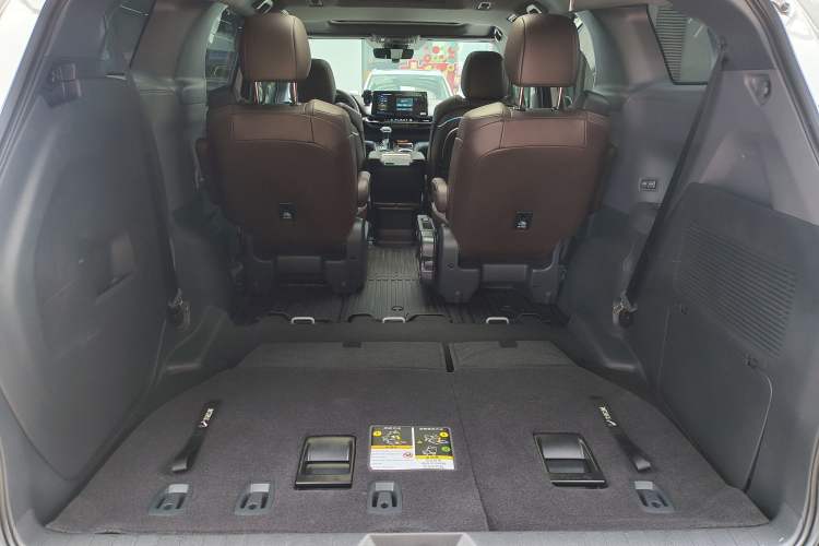 Used Toyota Granvia 2024 2.5L Hybrid Prestige PLUS Four-Wheel Drive Version Interior 9