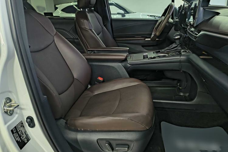 Used Toyota Granvia 2024 2.5L Hybrid Prestige PLUS Four-Wheel Drive Version Interior 9