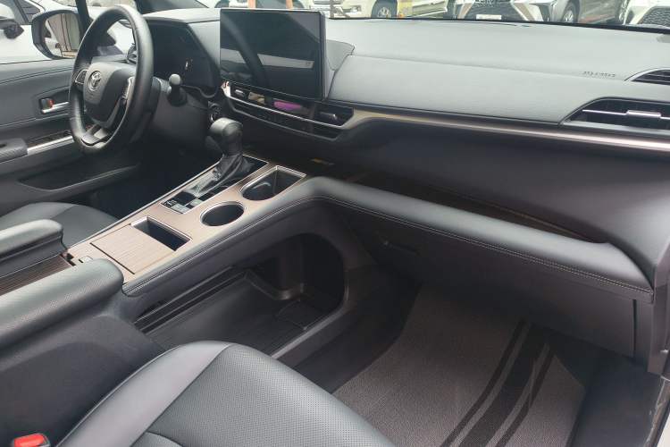 Used Toyota Granvia 2024 2.5L Hybrid Prestige PLUS Four-Wheel Drive Version Interior 9