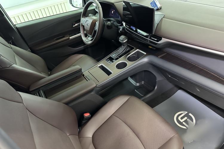 Used Toyota Granvia 2024 2.5L Hybrid Prestige PLUS Four-Wheel Drive Version Interior 9