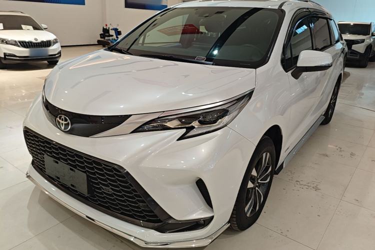 Toyota Granvia 2024 2.5L Hybrid Luxury Edition