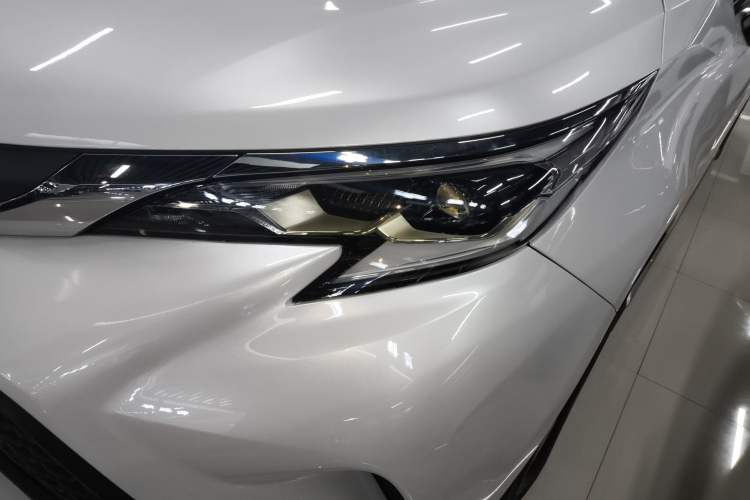 Used Toyota Granvia 2024 2.5L Hybrid Comfort Edition Left Front Headlight