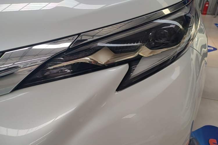 Used Toyota Granvia 2024 2.5L Hybrid Comfort Edition Left Front Headlight