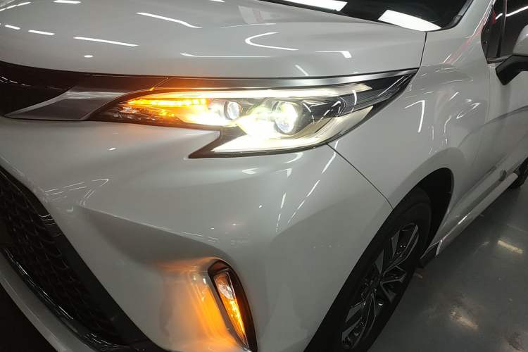 Used Toyota Granvia 2024 2.5L Hybrid Prestige PLUS Four-Wheel Drive Version Left Front Headlight